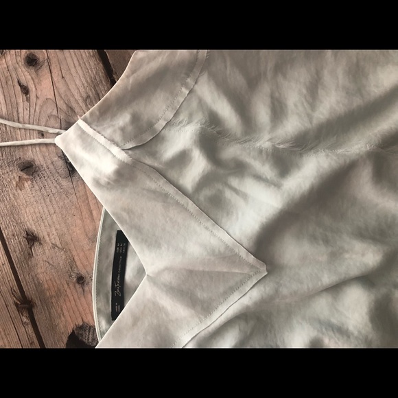 Cute light blue top! - Picture 5 of 5